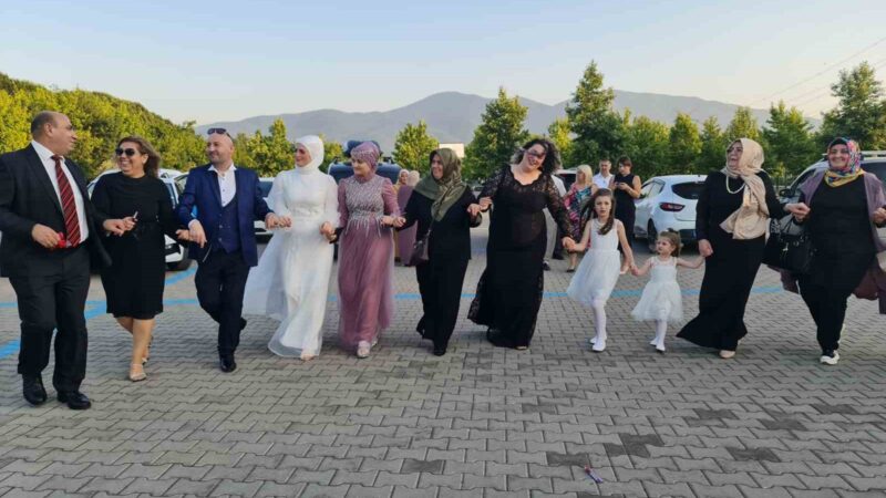 Bursa’nın Orhangazi ilçesinde geçtiğimiz hafta oğlunun sünnet düğününü yapan ambulans