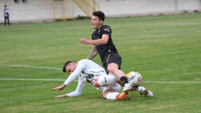 Bursaspor’da kritik oyuncu sözleşme imzaladı! Sıra şimdi o isimde…