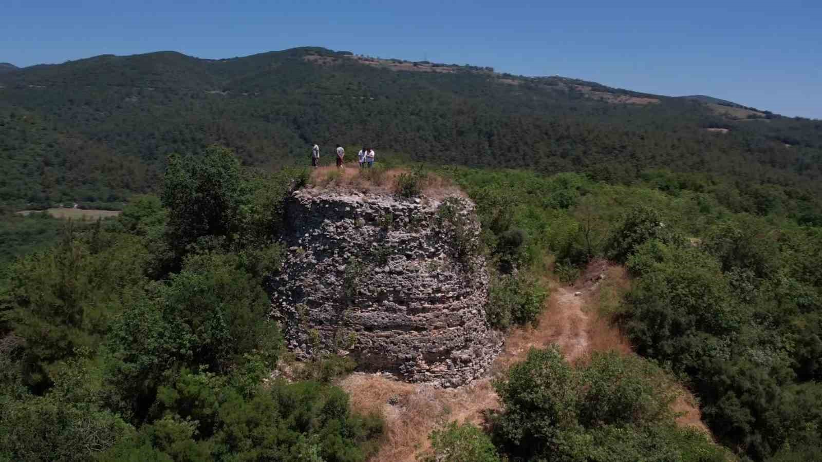 Bursa’daki 2 bin yıllık kale gün yüzüne çıkarılmayı bekliyor Bursa’daki 2 bin yıllık kale gün yüzüne çıkarılmayı bekliyor