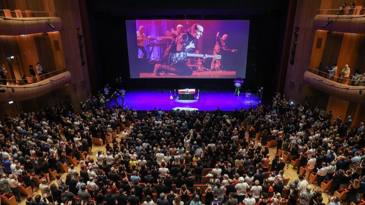 Özkan Uğur’a duygusal veda