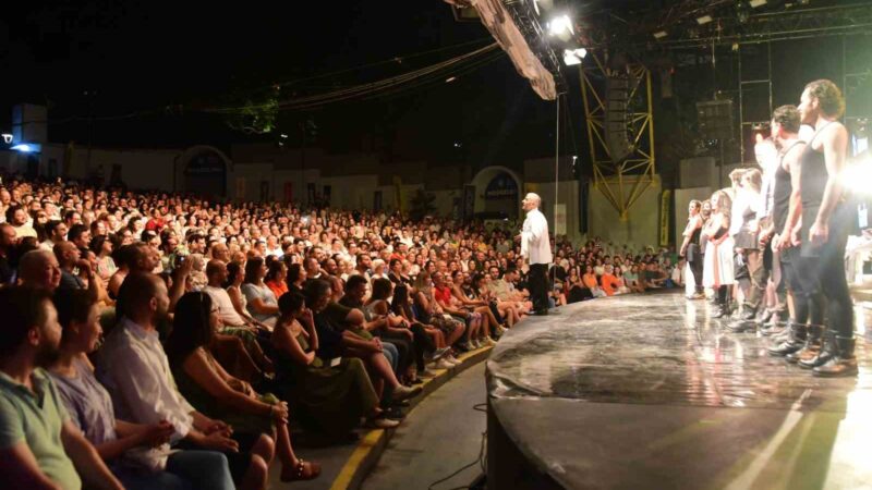 ’Richard’ tiyatro severlerle buluştu Berna Moran’ın W. Shakespeare III. Richard çevirisinden, Okan Bayülgen’in uyarlayıp,