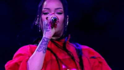 Rihanna yeni albüm çıkarmadan dinlenme rekoru kırdı