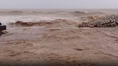 Karadeniz’e dökülen dereler denizin rengini değiştirdi