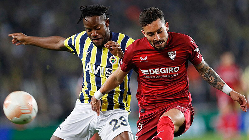 Galatasaray sol bek transferinde eski futbolcusu Alex Telles'e yöneldi. Porto'nun