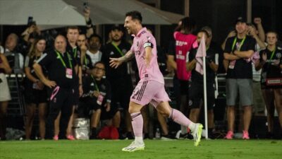 Messi ilk maçında sahnede!