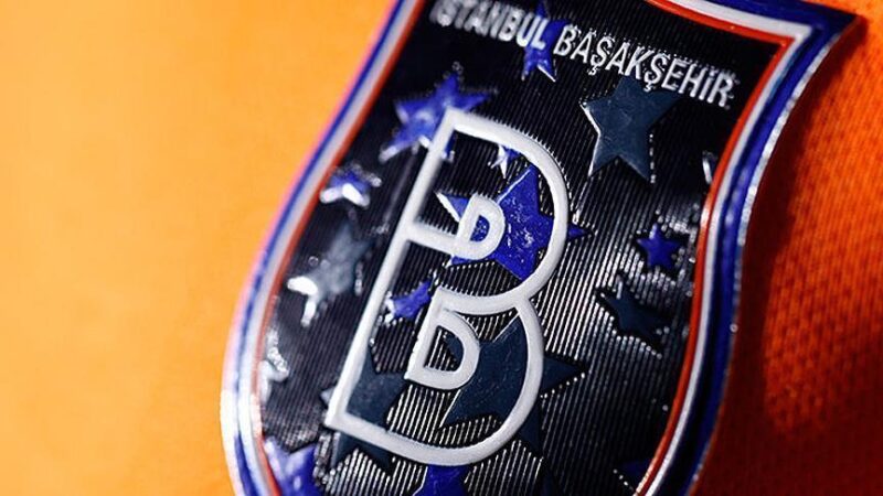 Medipol Başakşehir Futbol Takımı, teknik ekipte görev yapan 7 antrenör