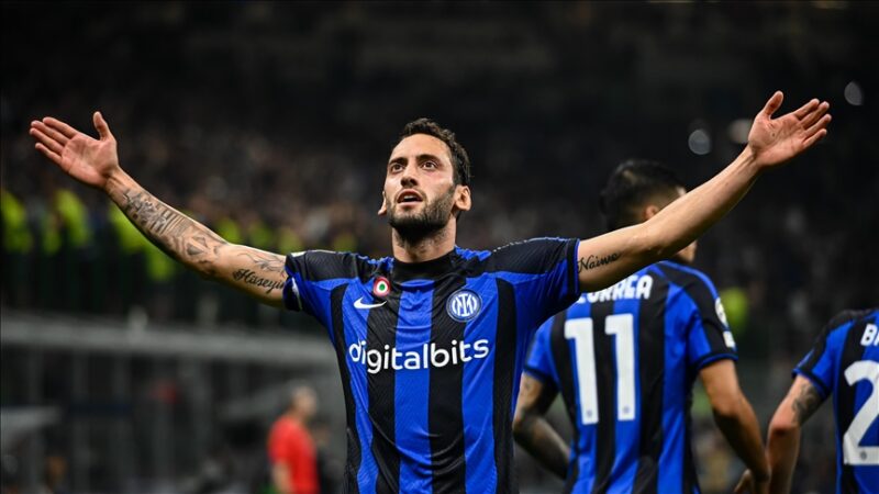 İtalya Serie A ekibi Inter, milli oyuncu Hakan Çalhanoğlu'nun sözleşmesinin