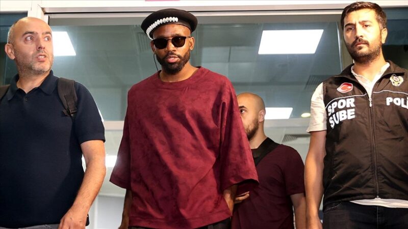 Galatasaray, bir dönem Bursaspor forması da giyen Cedric Bakambu ile