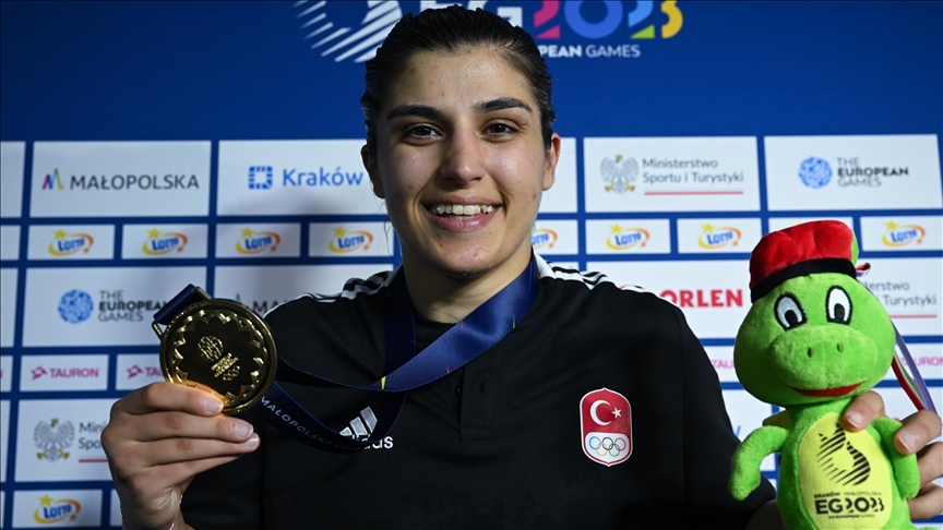 Busenaz Sürmeneli’den altın madalya