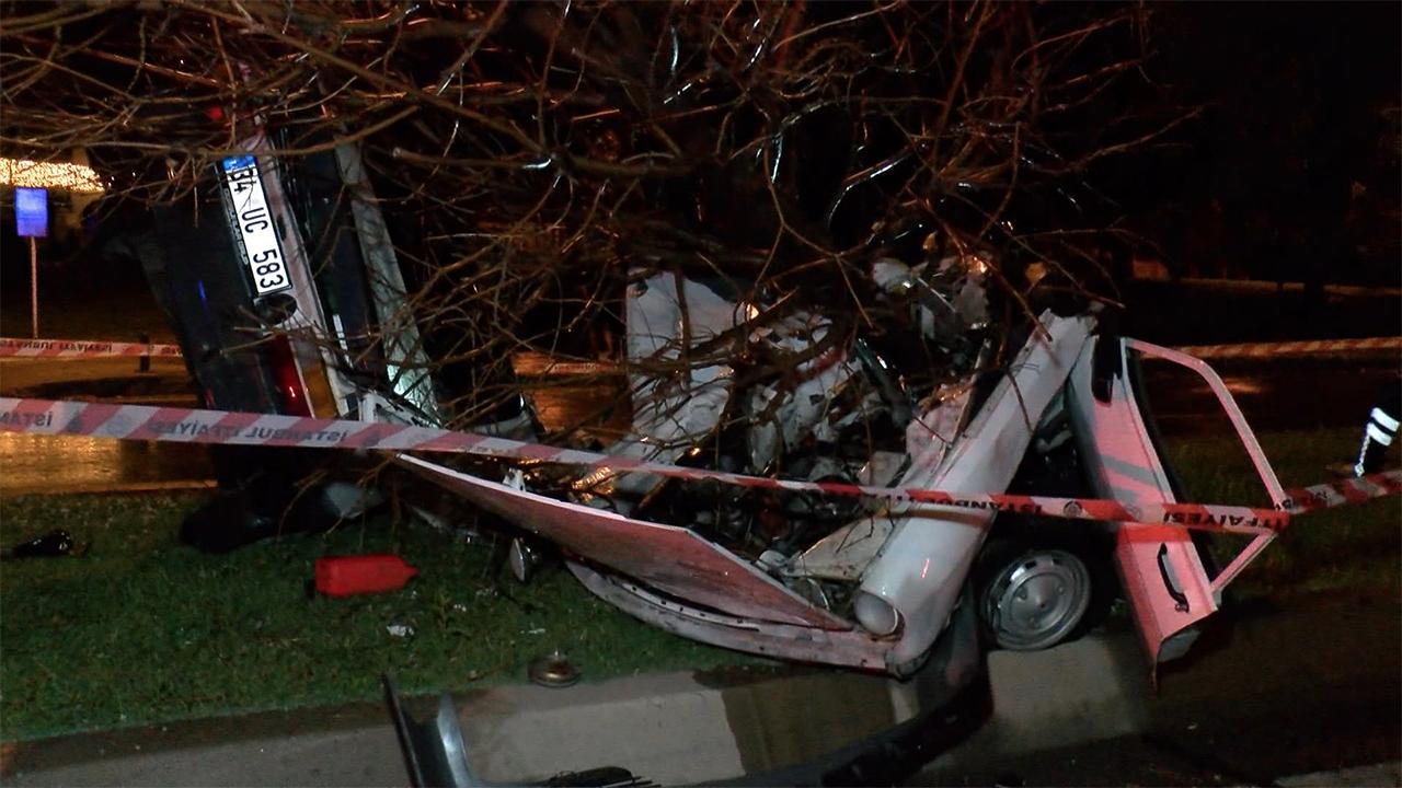 Otomobil ikiye bölündü: 1 ölü, 1 yaralı