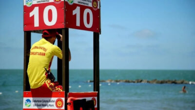 Belediye denize girecekleri uyardı: Dalga boyu 2 metreye ulaşacak