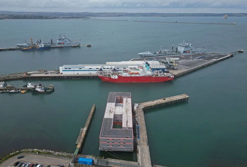 Tepki çeken mülteci gemisi lejyonella bakterisi nedeniyle boşaltıldı Tepki çeken mülteci gemisi lejyonella bakterisi nedeniyle boşaltıldı