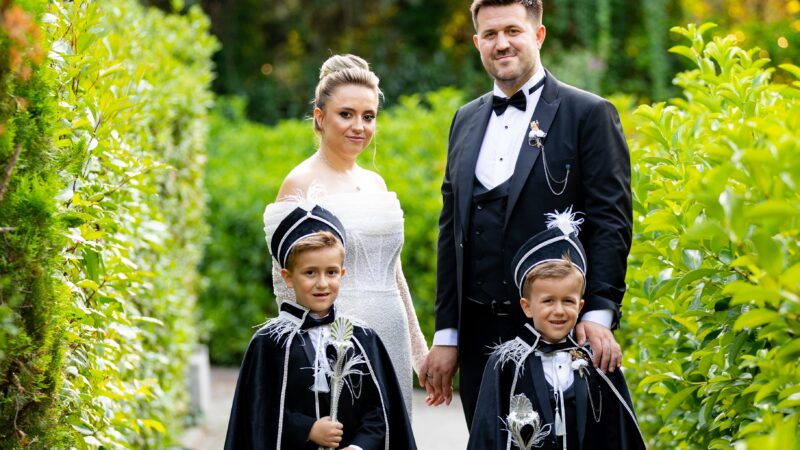 Bursa’da görkemli düğün! Aygül ve Mehmet Şenay çiftinin 6 yaşındaki oğulları Özcan ile