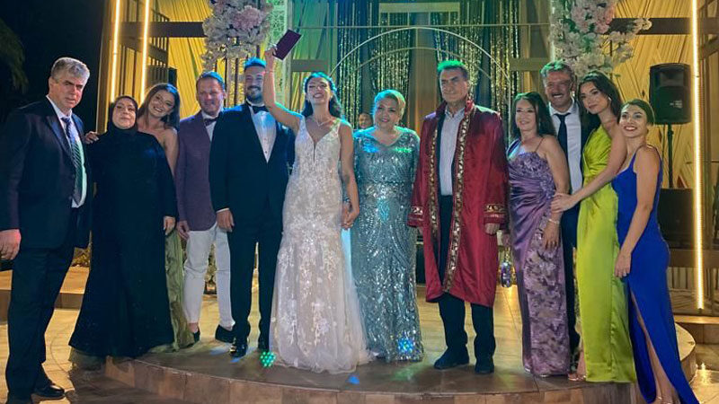 Bursalı broker çift mutluluğa ‘evet’ dedi Gayrimenkul sektöründe İnvestown broker Özgür Yurtaçan ve meslektaşı broker Berna