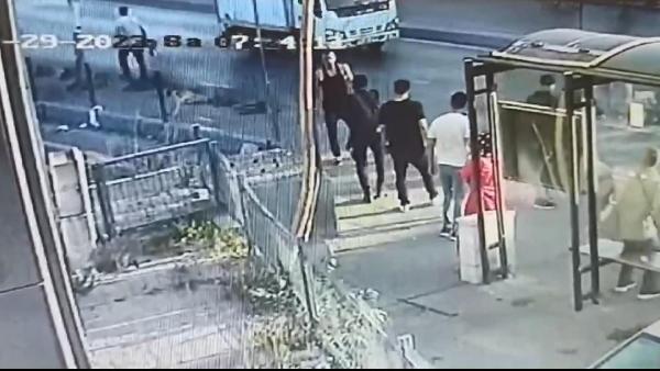 Bıçaklı saldırgan bacağından vurularak etkisiz hale getirildi