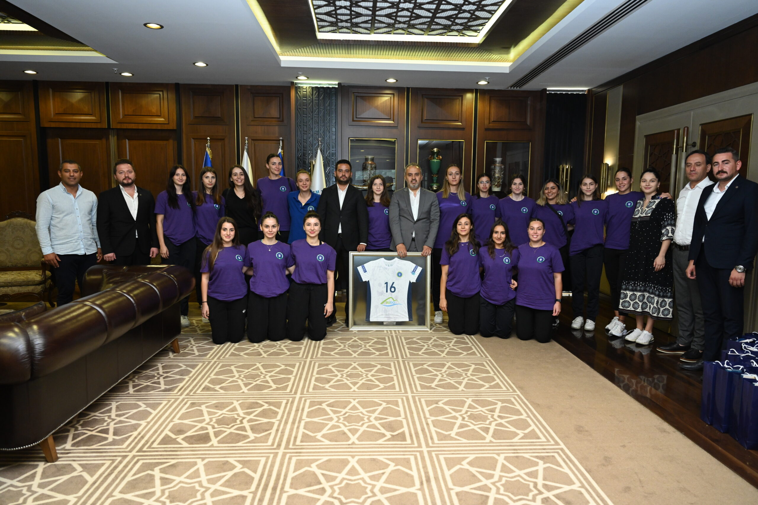 Süper Lig ekibinden Başkan Aktaş’a ziyaret! Süper Lig ekibinden Başkan Aktaş’a ziyaret!