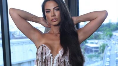 Demet Özdemir asansör pozuyla…