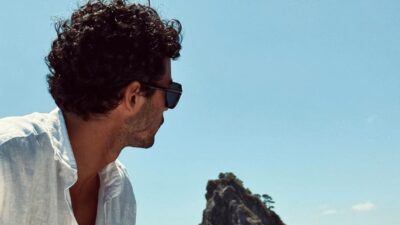 Ünlü oyuncu kaslı vücuduyla dikkat çekti!