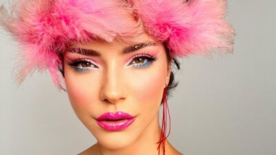 Başını örtüp göbeğini açtı!