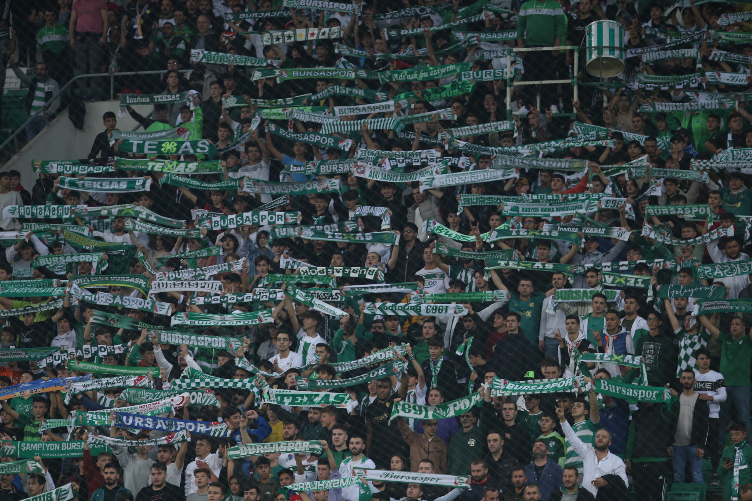 Bursaspor taraftarı isyanda! Bursaspor taraftarı isyanda!