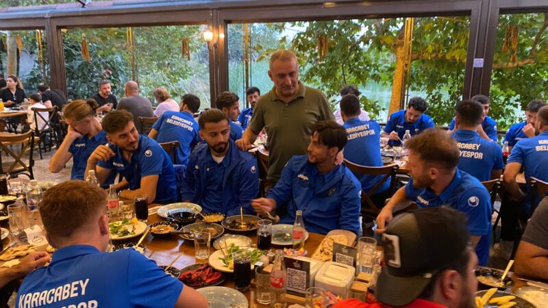 Karacabey Belediyespor Başkanı Ekrem Senal, basın mensuplarıyla biraraya geldiği toplantıda