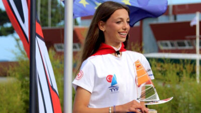 Parla Kabasakal, sörfte tarih yazdı