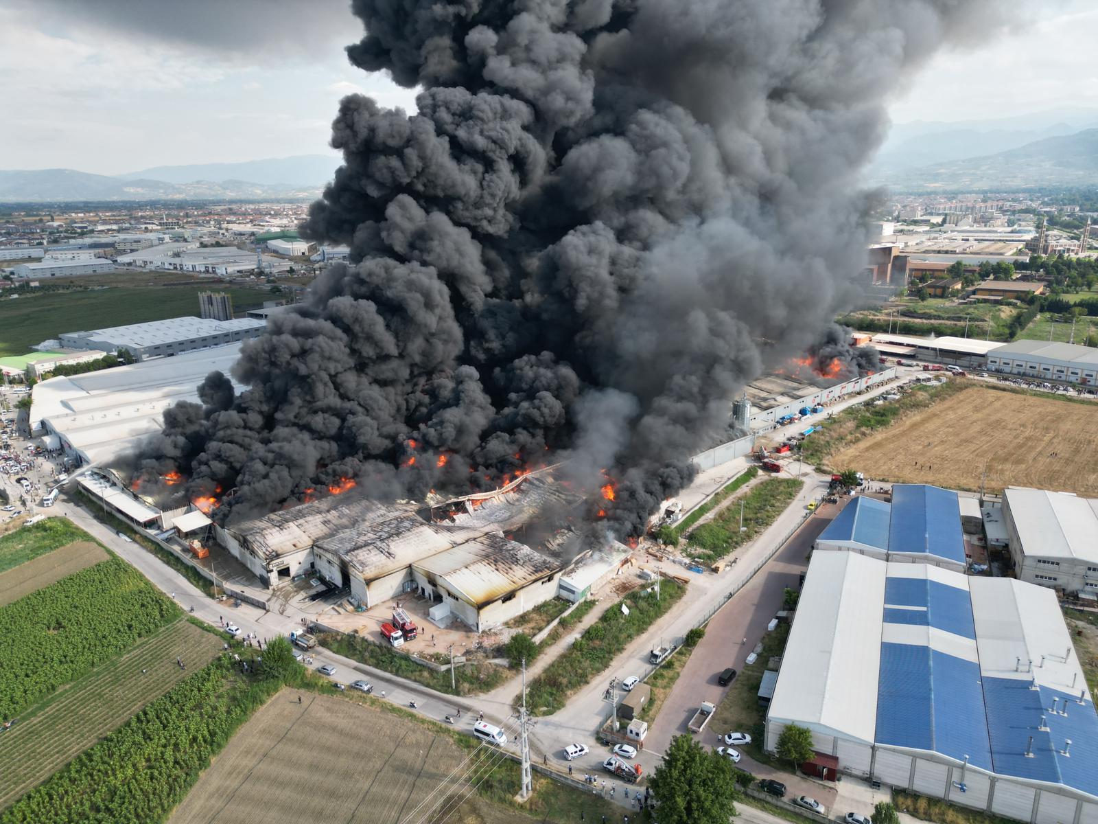 Bursa’daki yangında zarar gören fabrikalara Acil Destek Kredisi Bursa’daki yangında zarar gören fabrikalara Acil Destek Kredisi