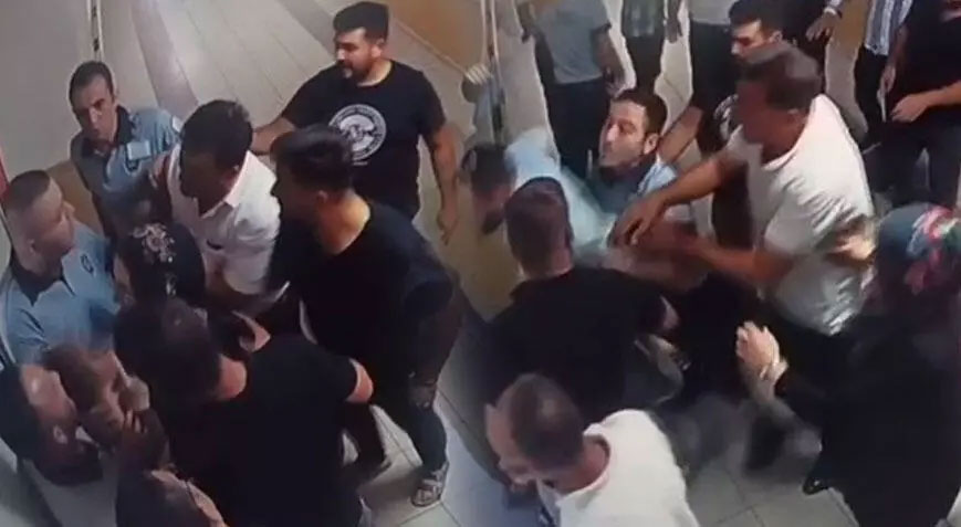 20 kişi hastaneyi bastı! 6 güvenlik görevlisi darp edildi