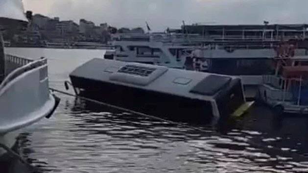 İETT otobüsü denize düştü