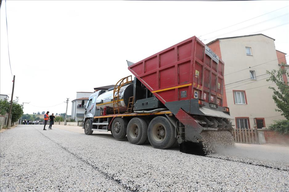 İnegöl Yeniceköy Mahallesi’nde yol kaplama çalışmaları sürüyor İnegöl Yeniceköy Mahallesi’nde yol kaplama çalışmaları sürüyor