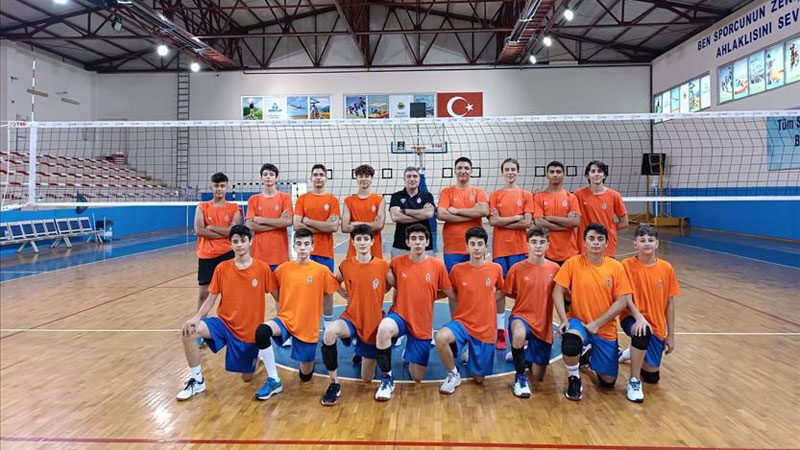 İnegöl Belediye Spor Kulübü voleybol takımı, altyapı çalışmalarının startını verdi.