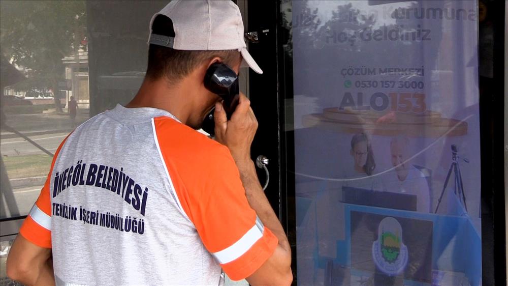 Bursa’da temizlik personeline sürpriz doğum günü kutlaması