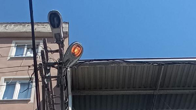 Bursa’da UEDAŞ ekipleri kuş yuvası zarar görmesin diye…