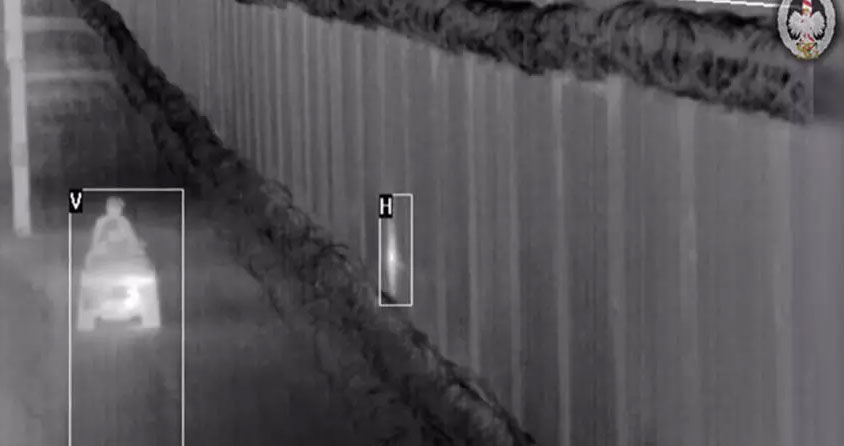 Polonya sınırında sıcak dakikalar! Karşı tarafa böyle geçmeye çalıştılar Polonya sınırında sıcak dakikalar! Karşı tarafa böyle geçmeye çalıştılar