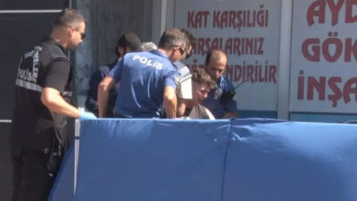 Yürekleri sızlatan görüntü! Cadde ortasında intihar eden babasının cesedini görünce…