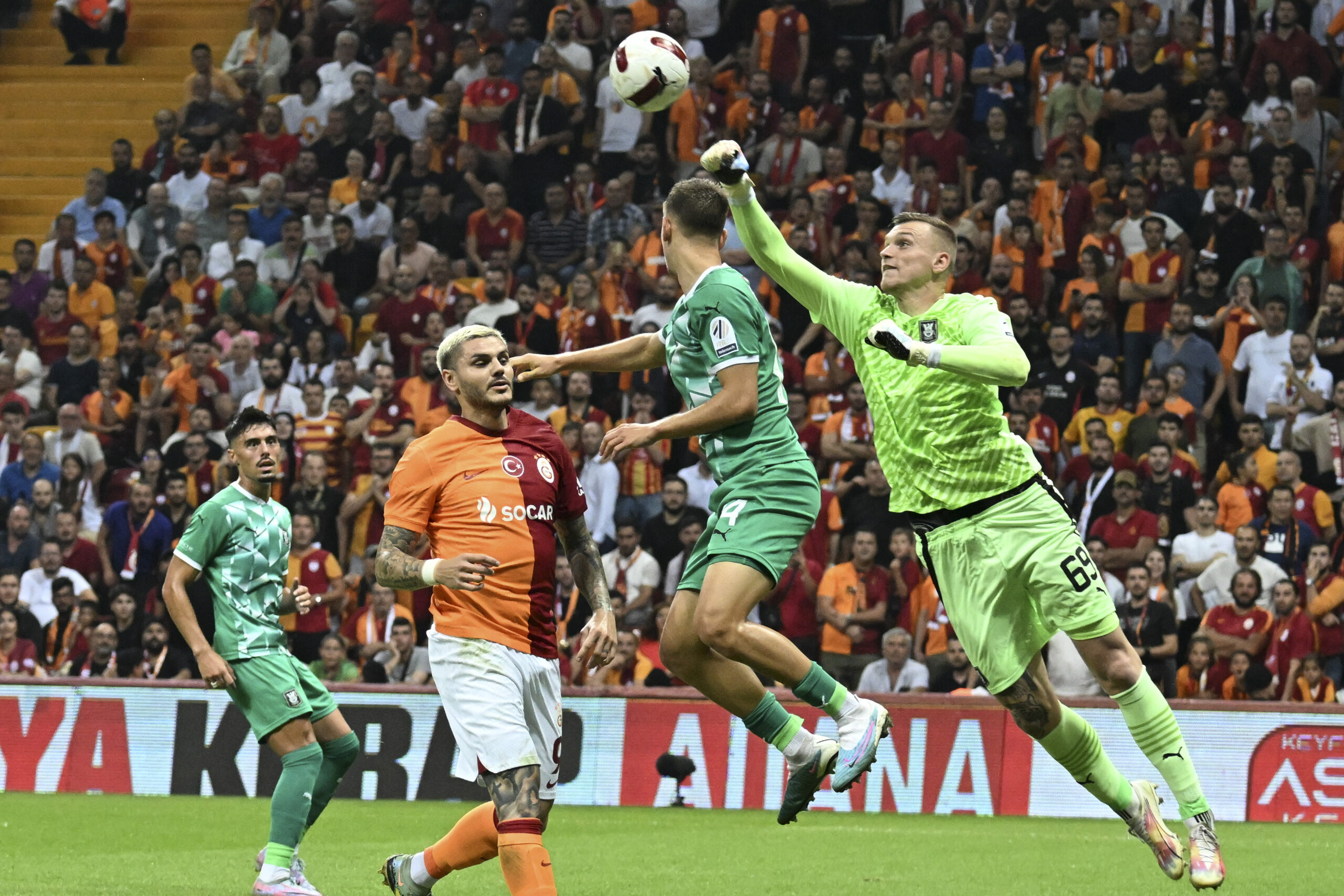 G.Saray Devler Ligi’nde turladı! İşte play-off’taki rakibi…