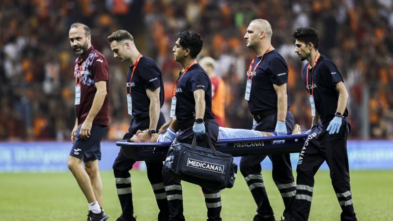 Galatasaray maçında sakatlanarak oyundan çıkan Trabzonspor'un Mısırlı yıldızı Trezeguet'nin kaburgasının