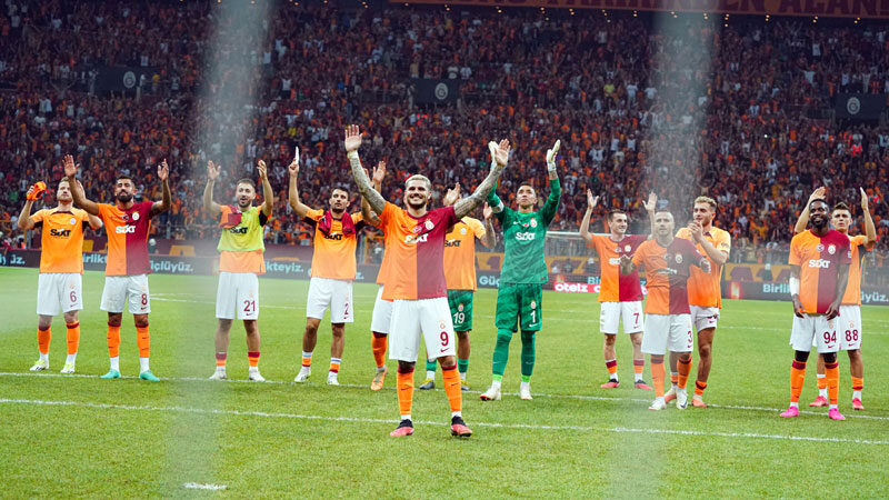 Galatasaray ideal geniş kadrosuna yaklaştı Galatasaray ideal geniş kadrosuna ulaşmak üzere. Sarı kırmızılılar, sezonun başlamasıyla