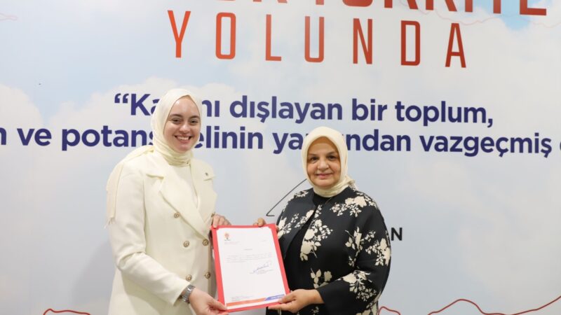 AK Parti Bursa İl Kadın Kolları Başkanlığı görevine avukat İmren