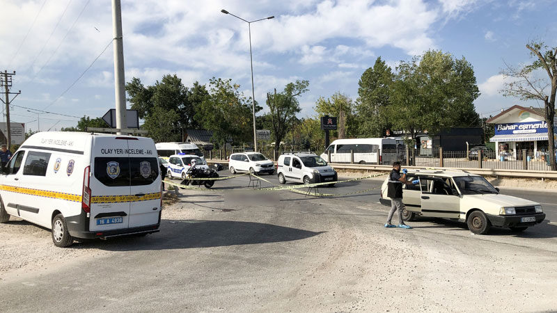 Bursa'nın Nilüfer ilçesinde yol kenarında tartıştığı eşi tarafından bıçaklanan kadın