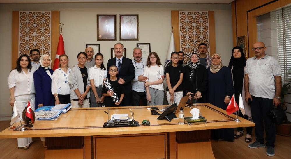 İnegöl Belediye Başkanı Taban şampiyonları ağırladı