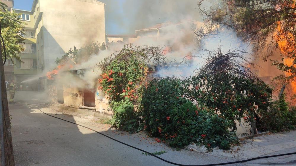Bursa’da korku dolu dakikalar! Alevlere teslim oldu