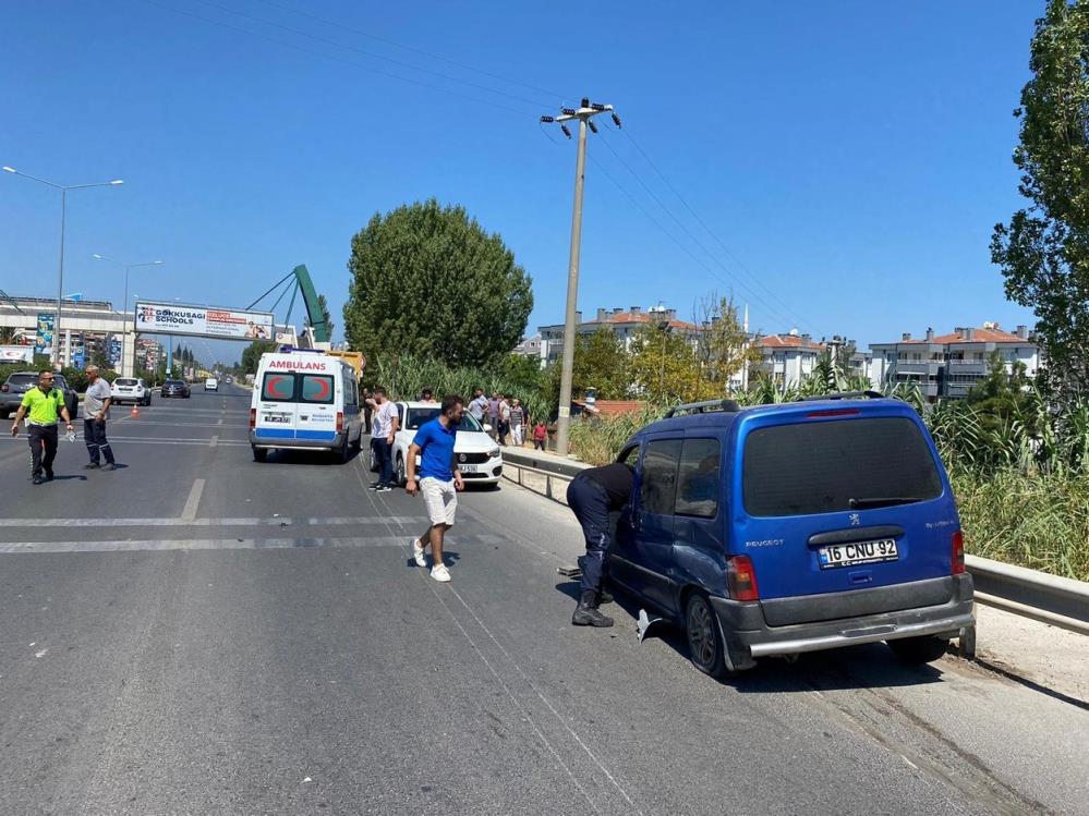 Bursa’da motosiklet sürücüsü kamyonun altına girdi