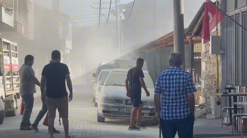 Bursa’da yürekler ağza geldi Bursa’nın İznik ilçesinde sürücüsünün harekete geçmek için kontağı çevirdiği otomobil