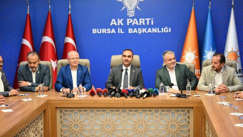 Sanayi Bakanı Kacır’dan Bursa’da Togg açıklaması Sanayi ve Teknoloji Bakanı Mehmet Fatih Kacır, milli otomobil Togg'u