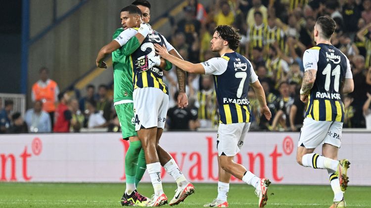 Fenerbahçe’ye Ferdi Kadıoğlu’ndan kötü haber Fenerbahçe Kulübü, Ferdi Kadıoğlu'nun sol kalça kasında 2. derece yırtık