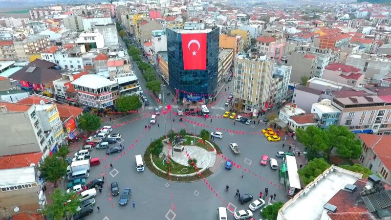 Karacabey’in modern yaşanabilir kent olma yolunda emin adımlarla ilerlediğini belirten