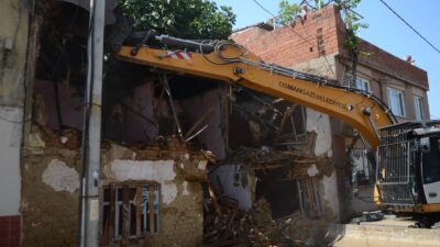 Bursa’da tehlike saçıyordu! Yıkılarak ortadan kaldırıldı