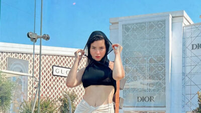 Merve Boluğur yine sosyal medyanın gündeminde! Başını örtüp göbeğini açtı