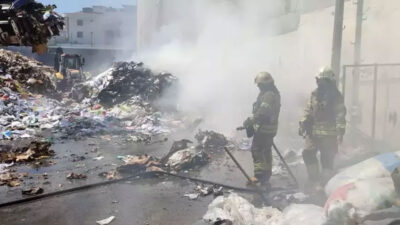 Geri dönüşüm tesisindeki yangın söndürüldü